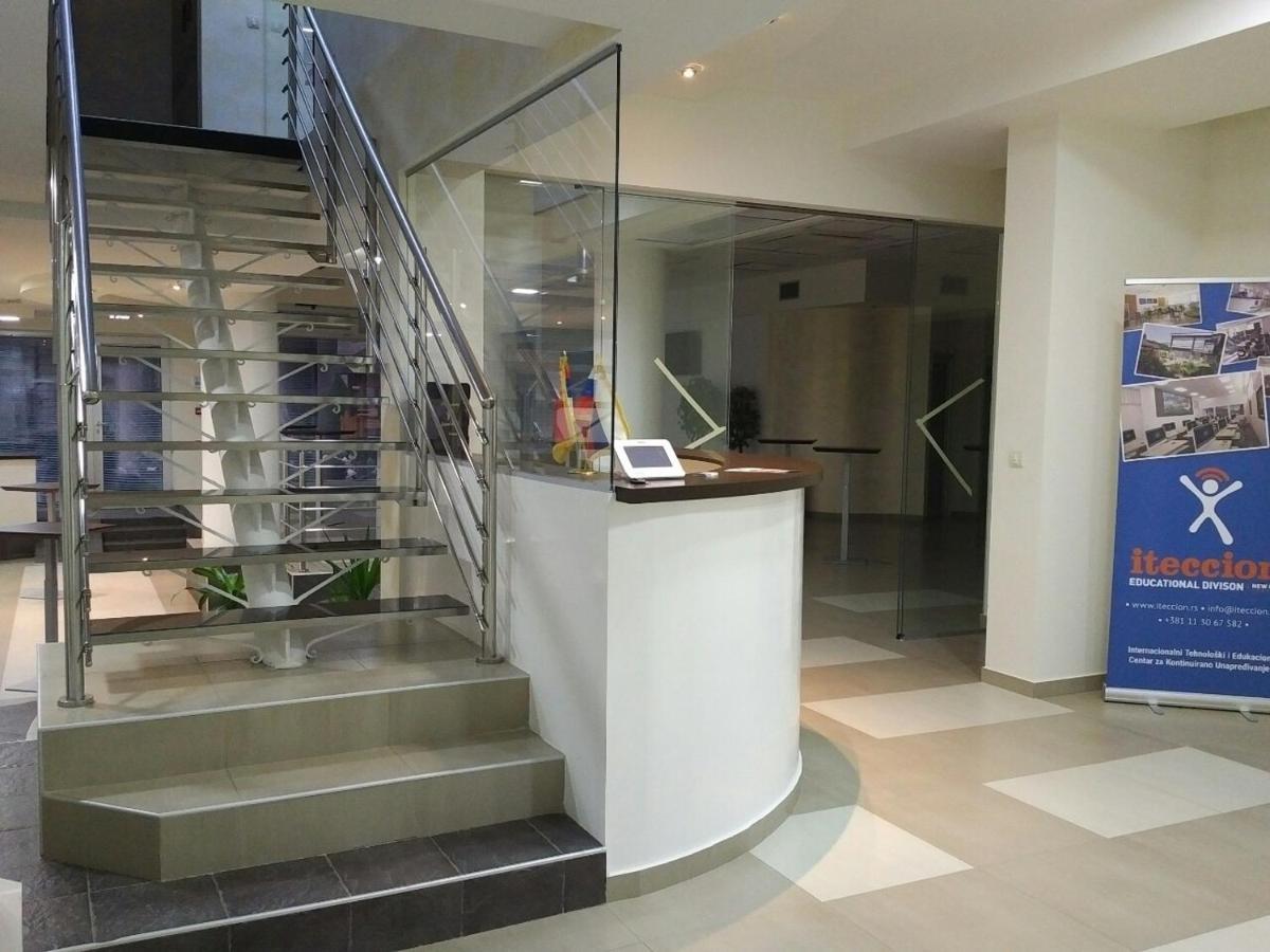 Каштел Pancevo Hotel Bagian luar foto