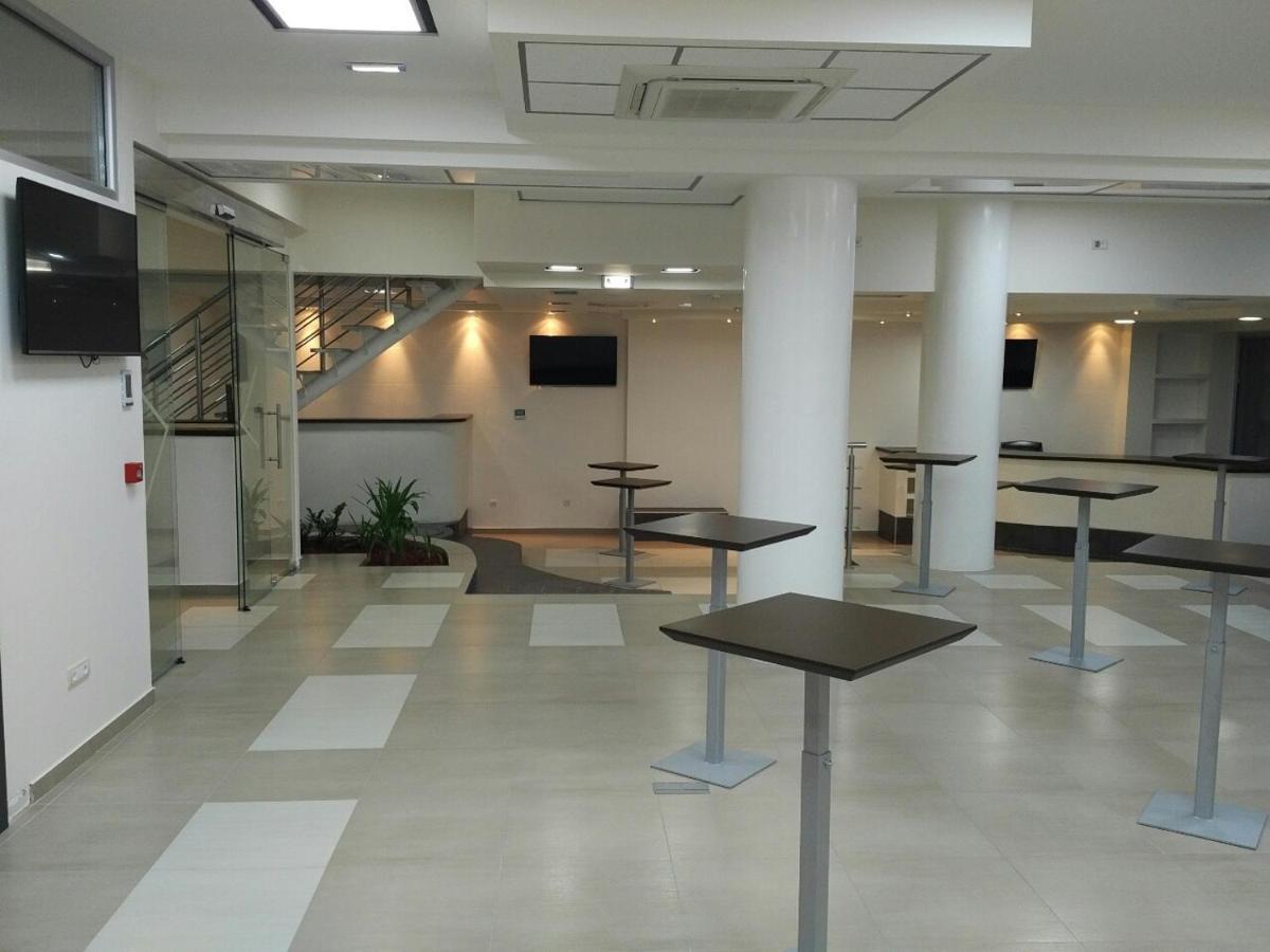 Каштел Pancevo Hotel Bagian luar foto