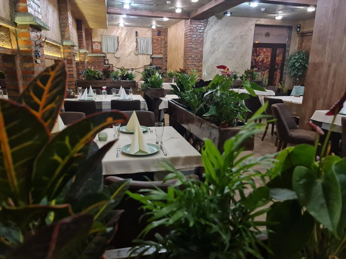 Каштел Pancevo Hotel Bagian luar foto