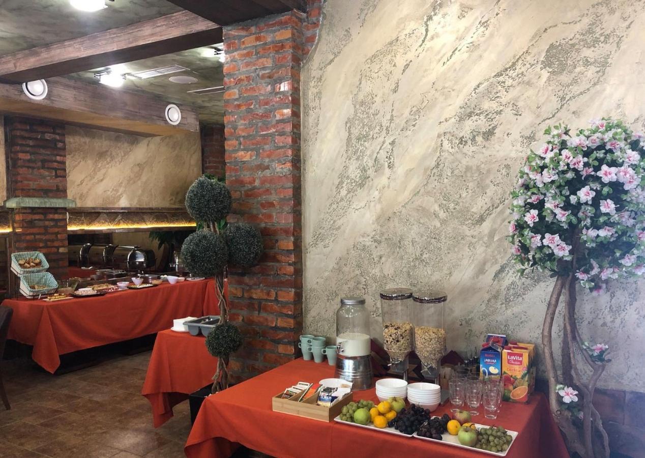 Каштел Pancevo Hotel Bagian luar foto