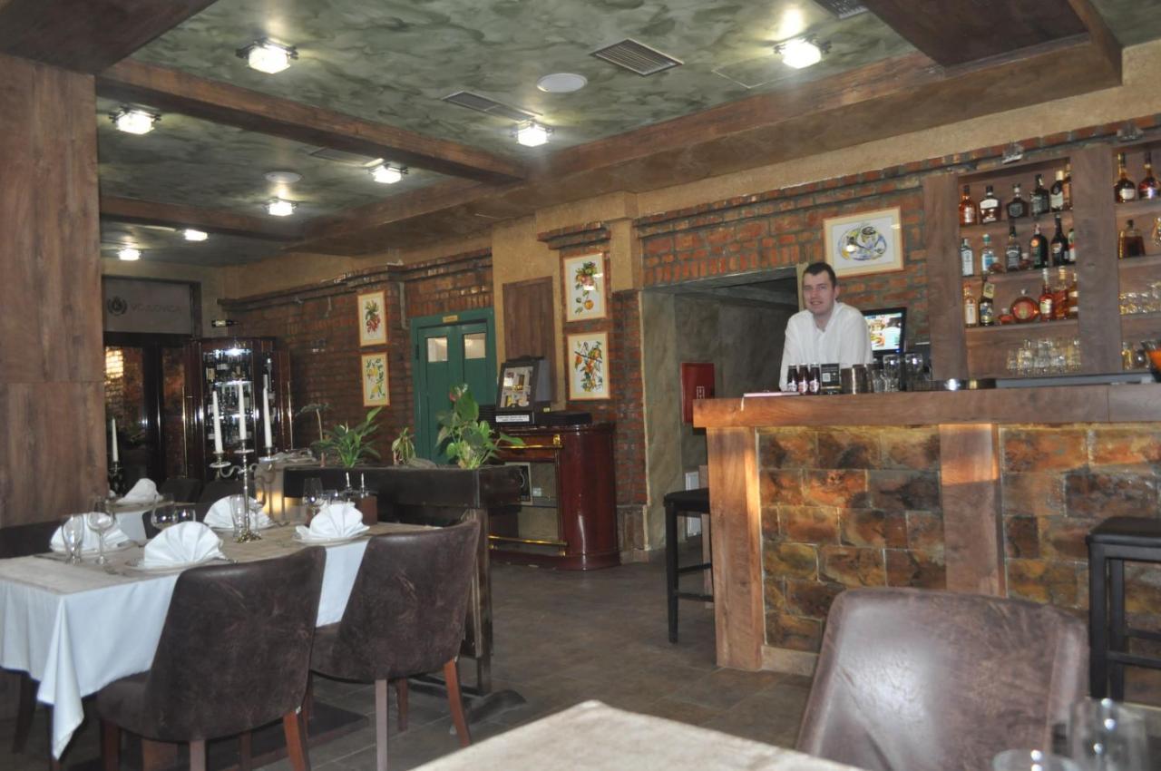 Каштел Pancevo Hotel Bagian luar foto