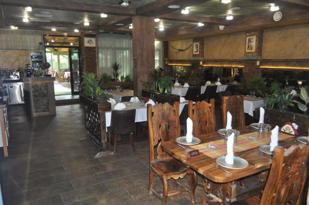 Каштел Pancevo Hotel Bagian luar foto