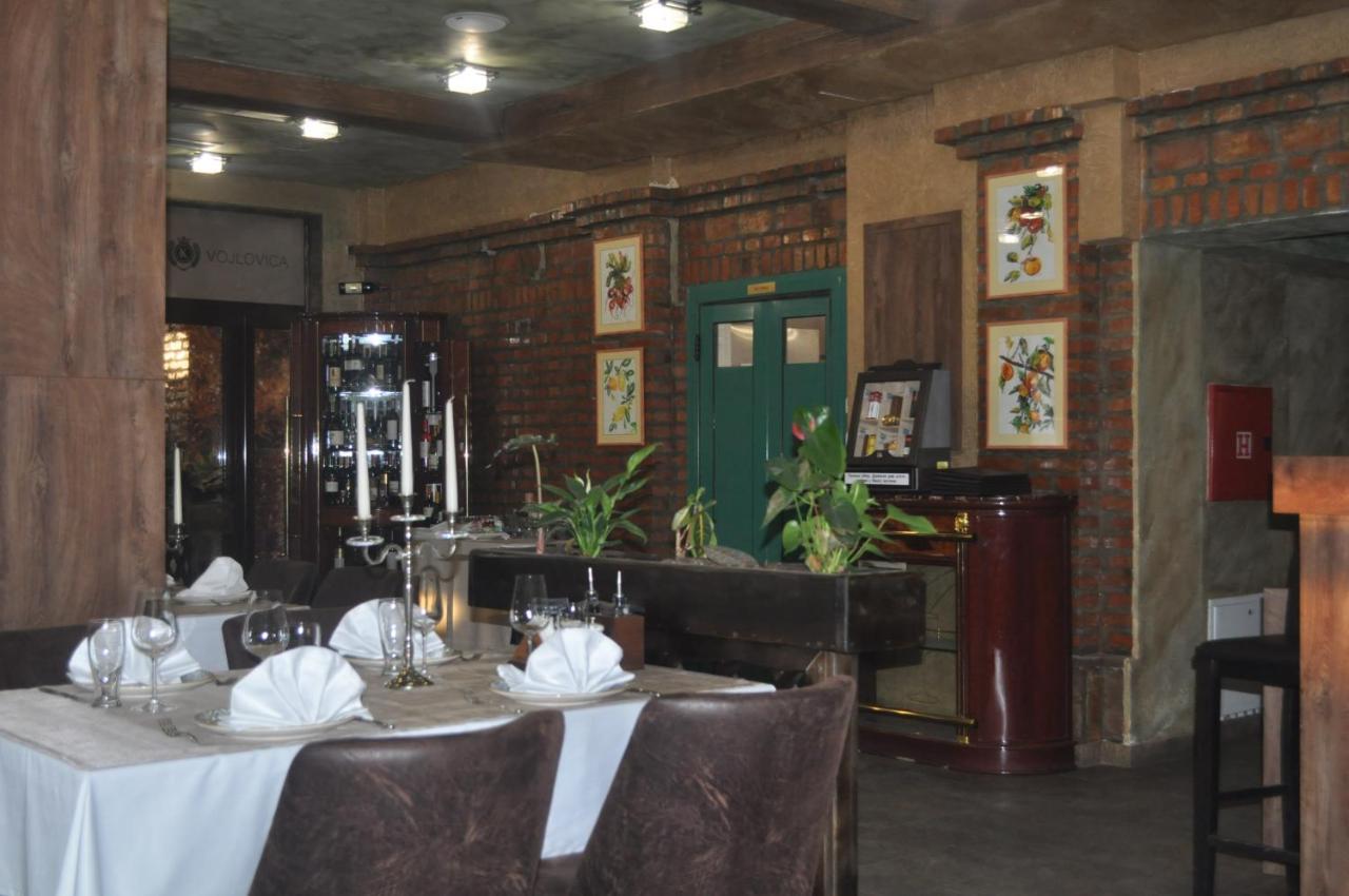 Каштел Pancevo Hotel Bagian luar foto