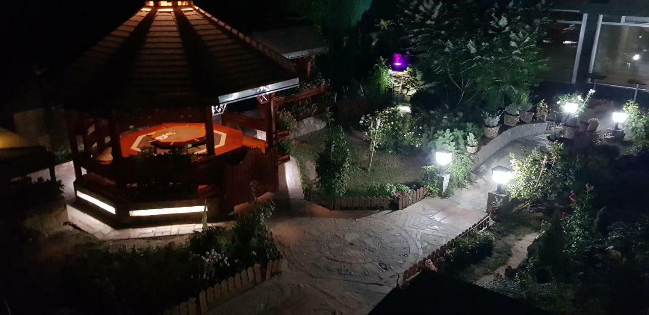 Каштел Pancevo Hotel Bagian luar foto