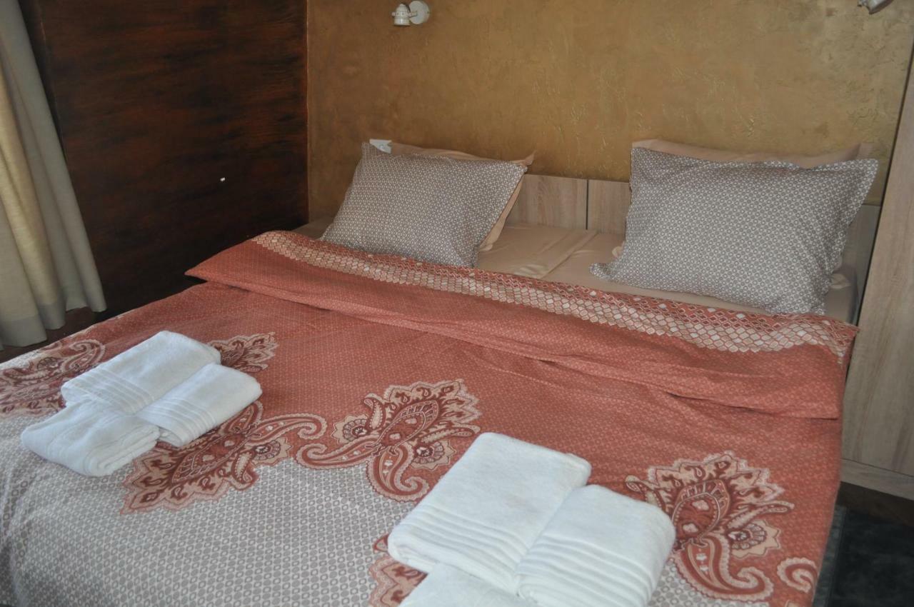 Каштел Pancevo Hotel Bagian luar foto