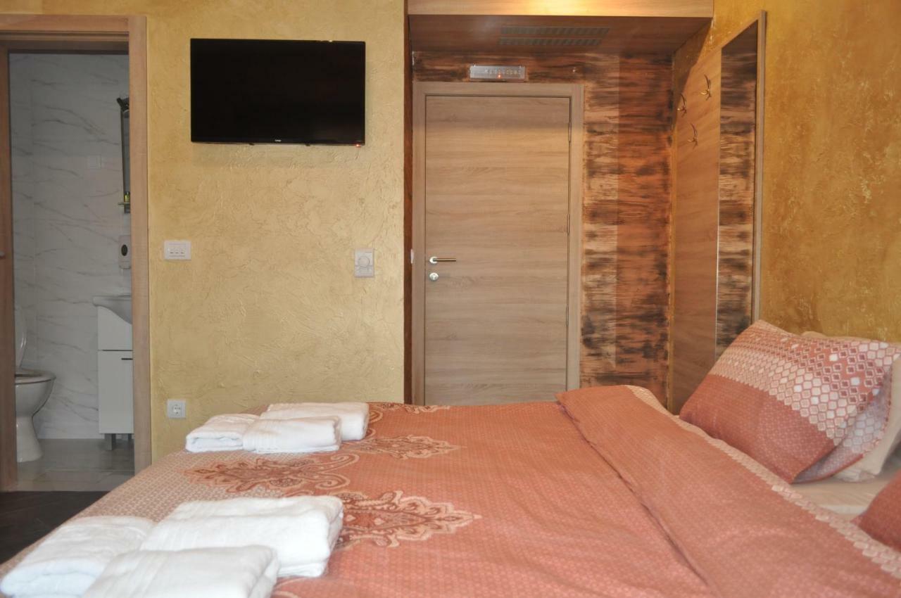 Каштел Pancevo Hotel Bagian luar foto