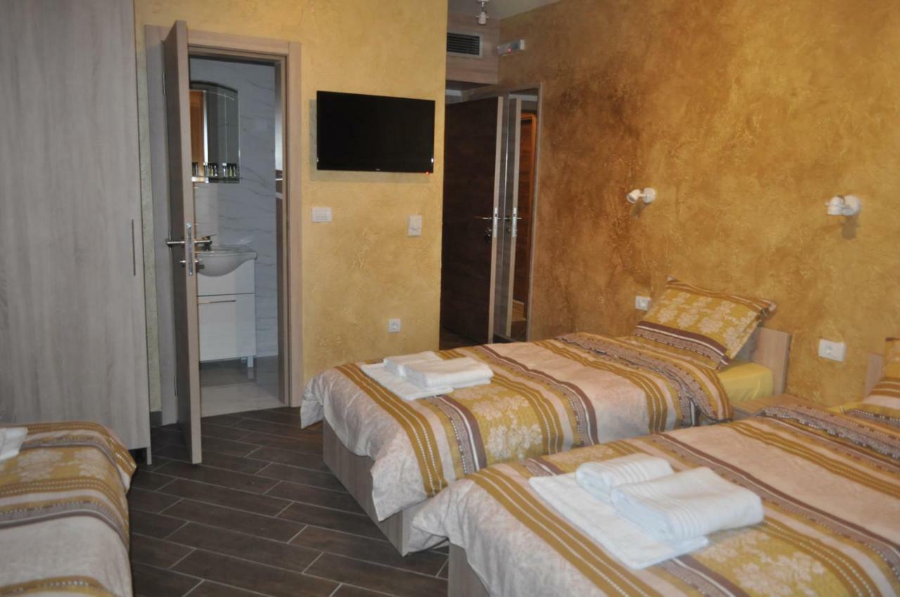 Каштел Pancevo Hotel Bagian luar foto