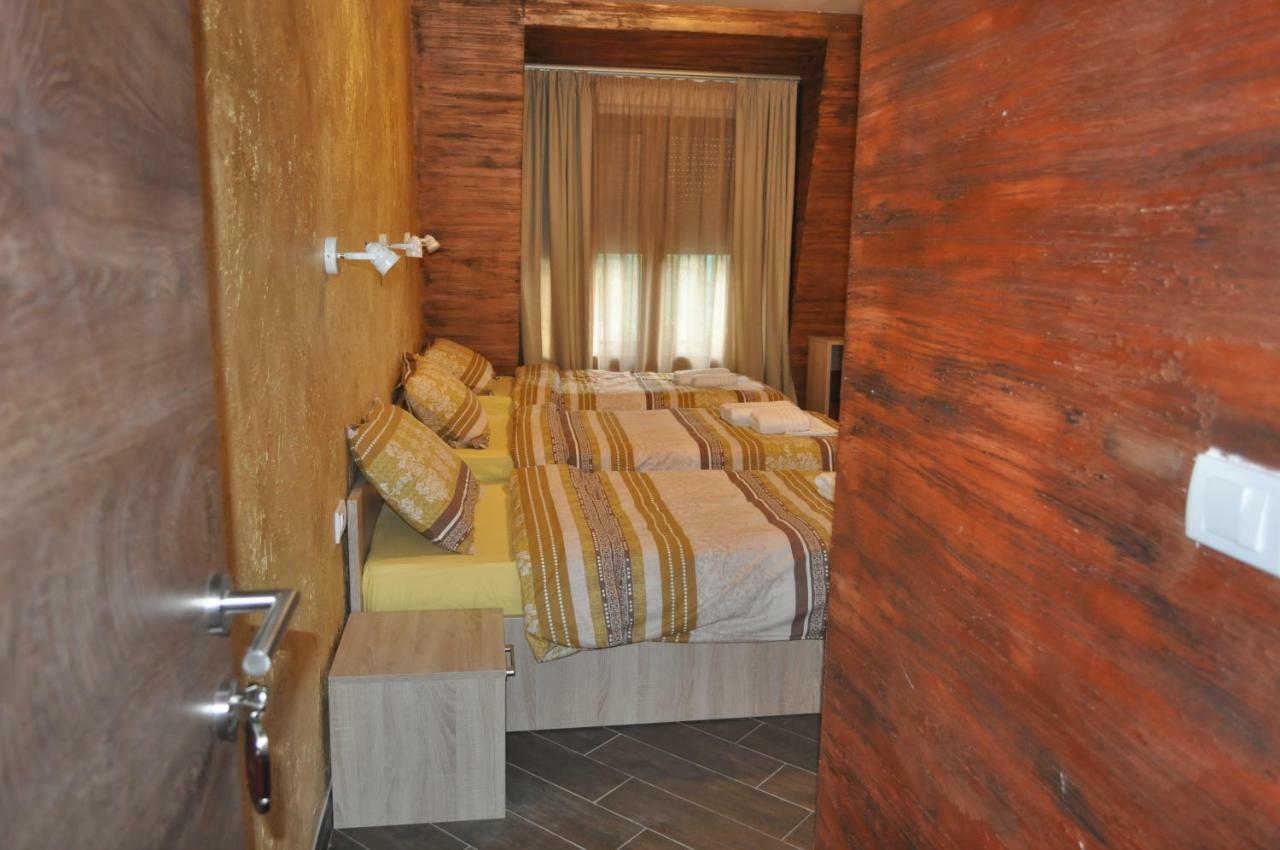 Каштел Pancevo Hotel Bagian luar foto
